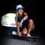 Meisje met skateboard